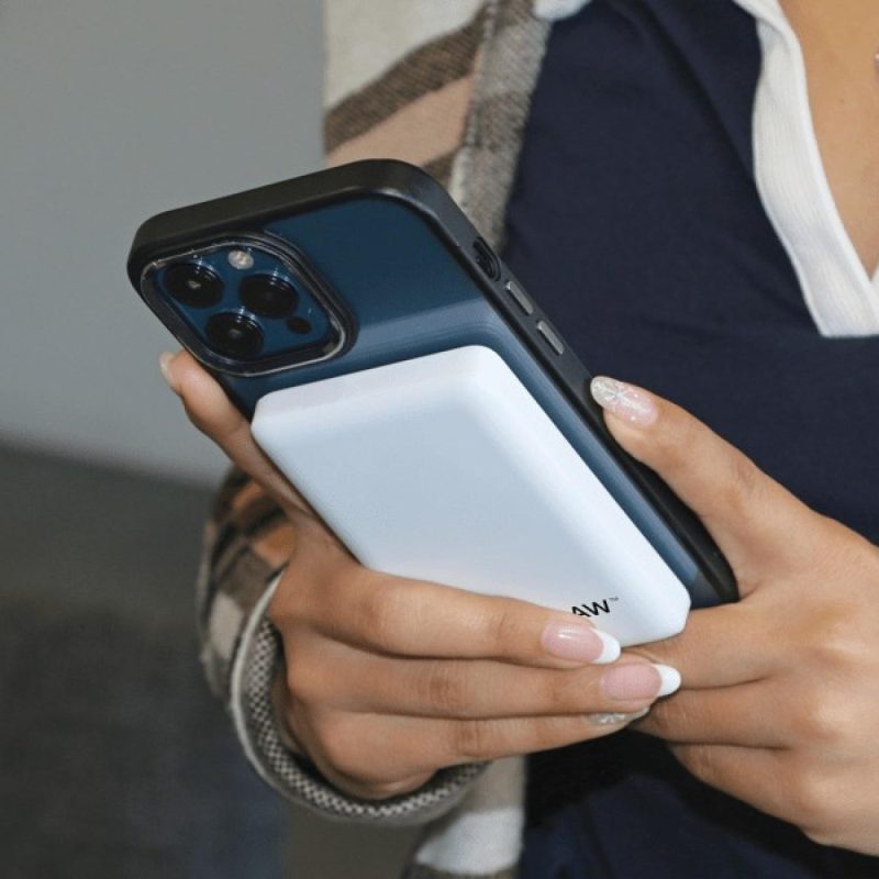 Lion Energy CLAW 10000 mAh Magsafe PD20W Fast Charge Powerbank - 1